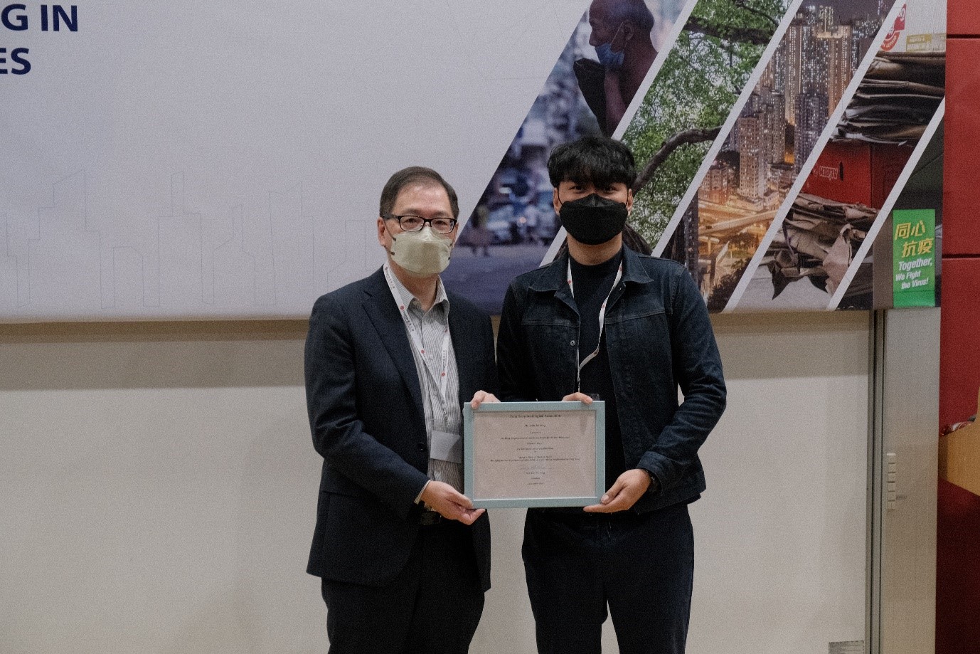 Picture of MPhil graduate Mr. Kayson Lau received the HKSA Best Thesis Award AY2021/22